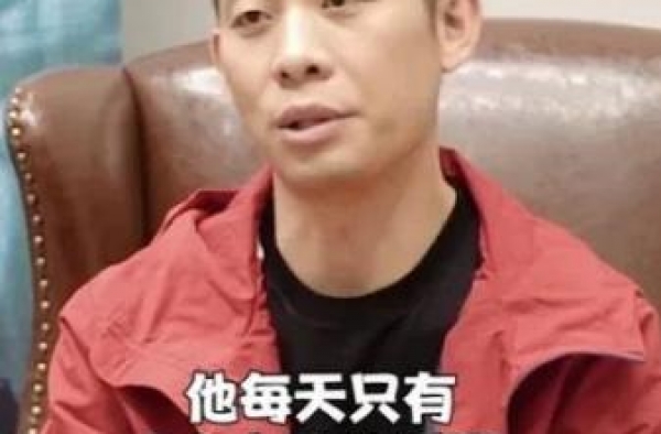 70岁张艺谋被曝每天只睡3小时，只吃一顿饭，一睁眼就工作