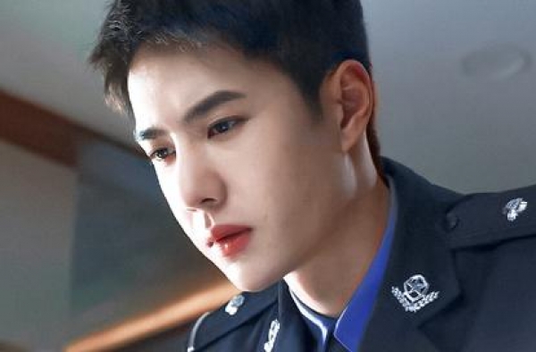 陈晓评价王一博演技，有天赋全组演员出乎意料，圈粉编剧发博表白