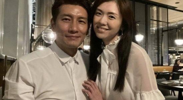 恭喜！TVB高大型男袁文杰与女友入纸结婚，不介意对方离过婚