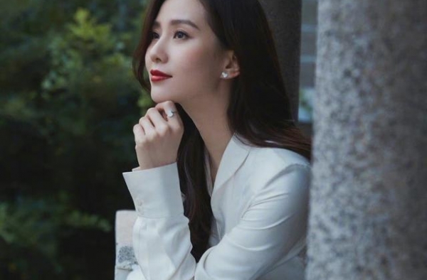 杨幂调侃刘诗诗上热搜，女神这些年去哪了呢？