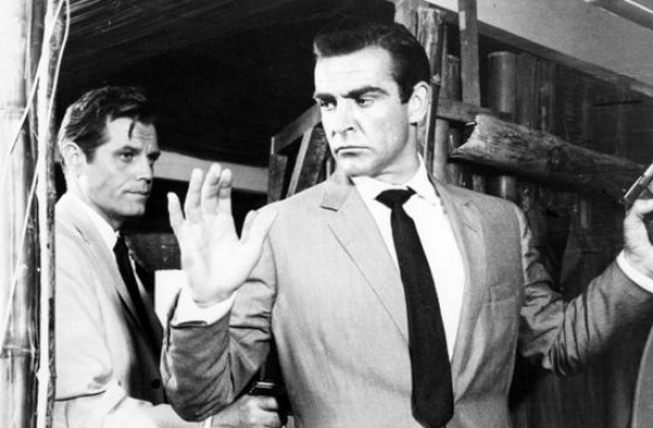 《007》道具拍卖 肖恩·康纳利手枪卖出25万美元
