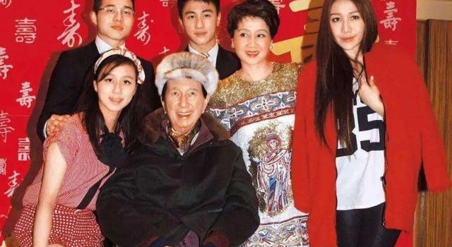 奚梦瑶称自己婆婆梁安琪五个孩子全是剖腹产，连月子都没做过