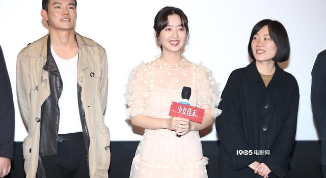 胡先煦为邓恩熙新片应援 硬糖少女张艺凡现身首映