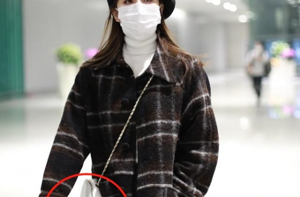 刘诗诗瘦成纸片人，紧身牛仔裤都塞不满，穿7万外套逛街专人拎包