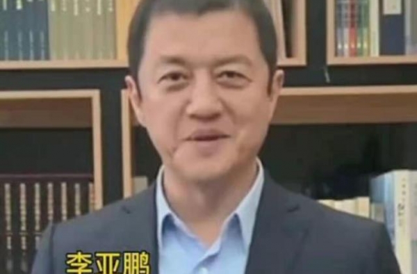 李亚鹏生图，素颜憔悴似老头，网友：眼袋可做皮带了
