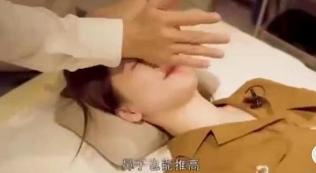 金莎脸部正骨过程曝光，为推高鼻子强忍疼痛，还拿韩国女星做参考