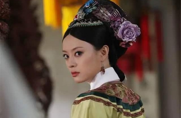 38岁孙俪参加活动，身材绝佳大露天鹅颈，却不小心暴露致命缺点