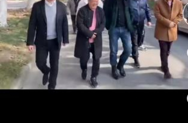 曾志伟周立波疑似将合作？两人同行现身影视园，众领导陪同排场大