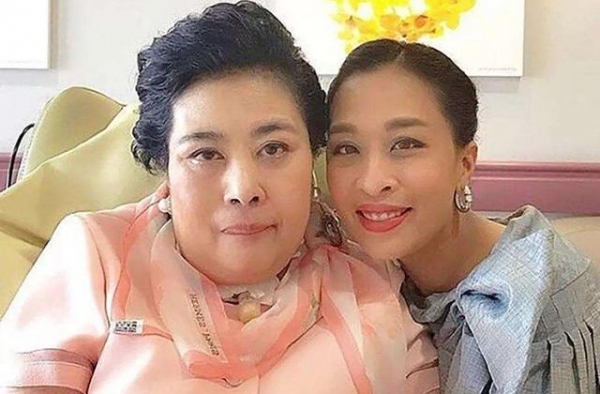 泰国嫡长公主中国风超美！穿柳烟橙中山装好抢眼，七三分比例真尬