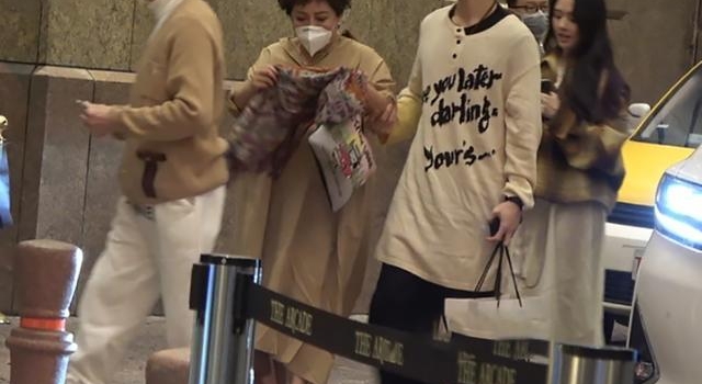 向太送郭碧婷同款项链，把儿媳宠成女儿，婆媳关系真让人羡慕