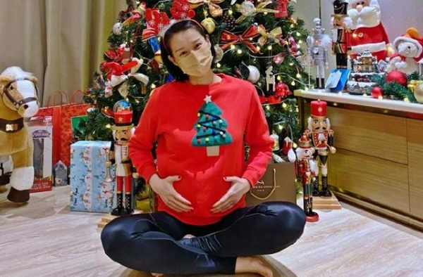 胡杏儿双喜临门！刚在《演员2》拿了冠军，又火速宣布添3胎