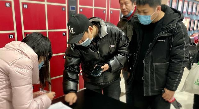 “震撼，过瘾！”燕都观影团举行《拆弹专家2》观影活动
