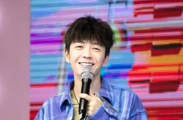 王栎鑫官宣离婚十天后有新恋情，网友：无缝衔接？