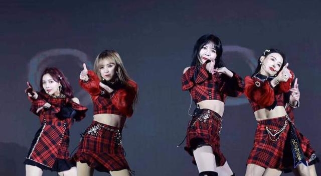 南京路昨晚好热闹！SNH48 7SENSES为市民热力唱跳
