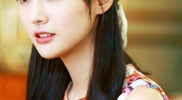 郑爽疑似内涵杨幂整容？参加医美软件直播，说话耿直引网友猜想