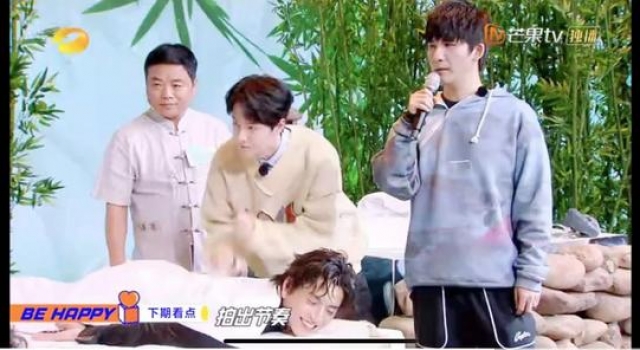 扬州搓背师上了《天天向上》今晚展现“非遗级别搓背”绝活