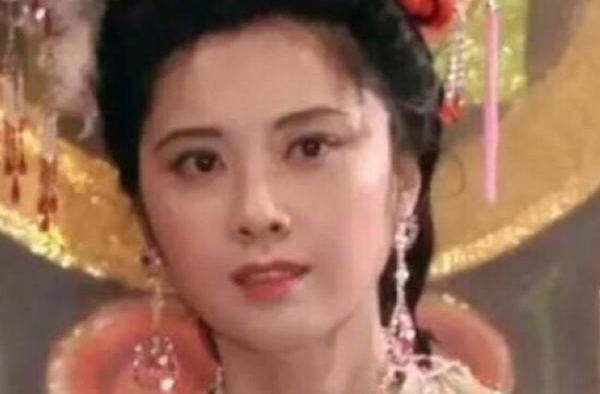 央视镜头下，她因“美”上热搜，“生图”比精修图还好看