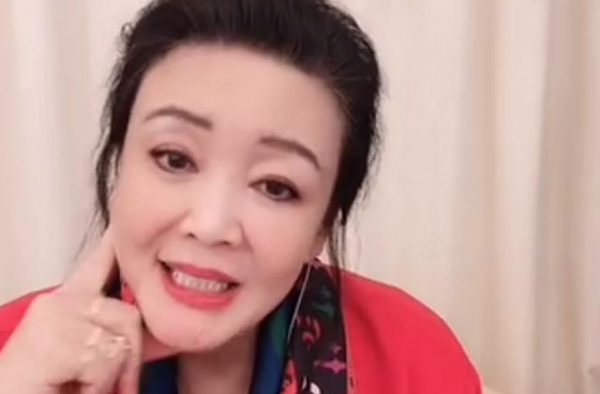 汪小菲妈妈直播惹争议？称女人要伺候老公，疑似不满儿子迁就大S