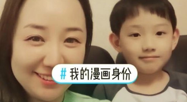 39岁关凌携儿子同框，脸部浮肿发际线高，儿子颜值高像韩国明星