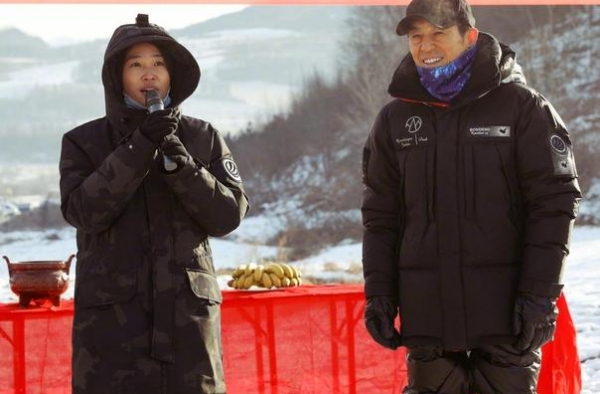 张艺谋37岁女儿近照曝光，曾被外籍老公出轨家暴，二婚嫁总裁