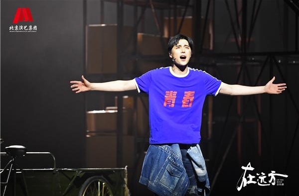阿云嘎：出生时的“电闪雷鸣”化为《在远方》的“声入人心”