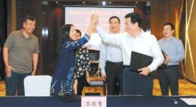 这部纪录片曾影响美国对华政策，冒死拍下的画面却神秘失踪……