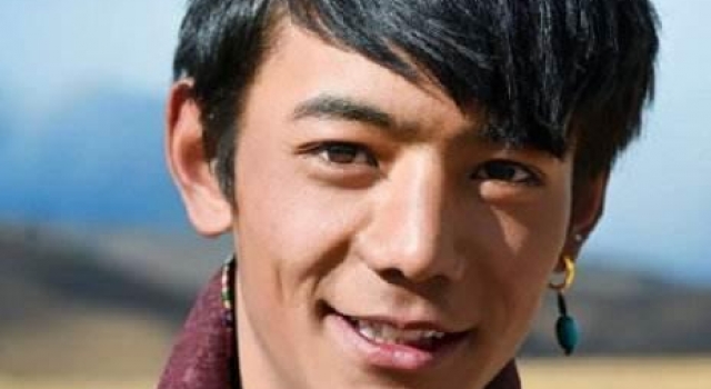 刚红60多天，丁真就凉了？央媒严厉批评：一看就是老烟民
