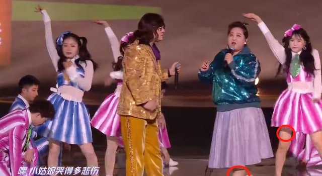 38岁贾玲又长胖了？小腿和舞伴大腿一样粗，如今腰身比沈腾还宽