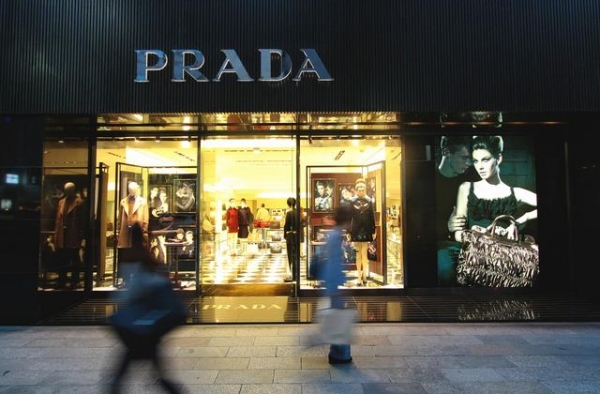 郑爽“翻车”Prada遭连累，明星对高奢品牌的影响有多大？