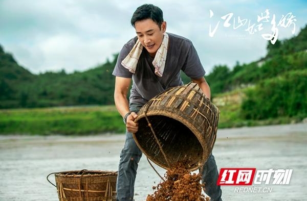 扶贫路上苦犹甜《江山如此多娇》“摩托书记”罗晋的初心与热血