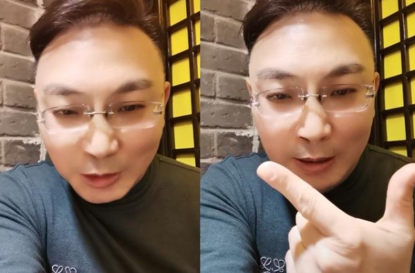 歌手陈少华罕露面，发根稀疏大脑门明显，行事太飘曾被人砍掉下巴