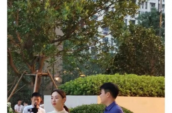 37岁白百何发福了？与佟大为拍戏身形圆润，脚踩人字拖好接地气